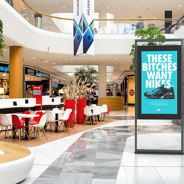Indoor Stele Portrait Doubleside, 85" Bildschirm,